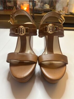 Tommy Hilfiger Tan Brown Leather T-Strap Platform Heels size 8